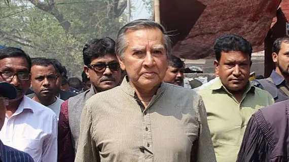 बांग्लादेश संकट: ढाका में मीडिया पर प्रहार और भारत में कूटनीतिक दरार, तीन शहरों में वीज़ा सेवाएं निलंबित