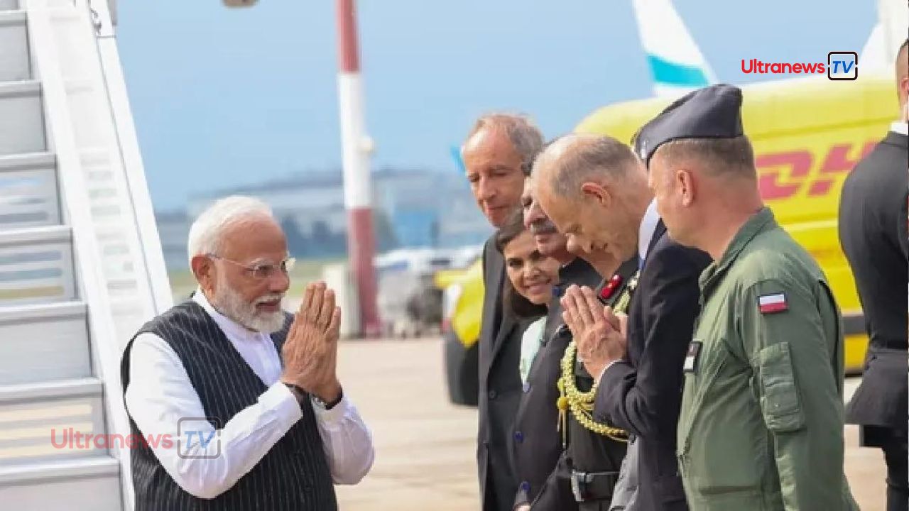 महत्त्वपूर्ण विदेश यात्रा पर गए मोदी - Modi went on an important foreign trip. 
