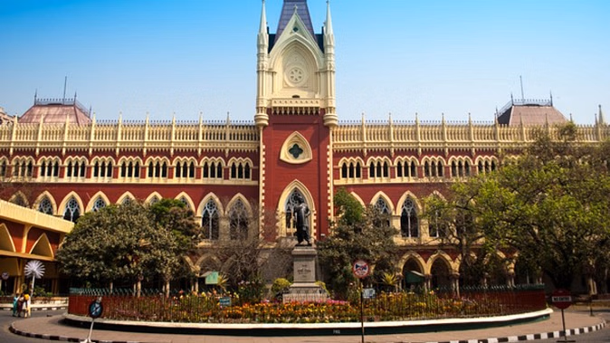 West Bengal: हिंसा के बाद कलकत्ता हाईकोर्ट का बड़ा फैसला, मुर्शिदाबाद जिले में होगी केंद्रीय बलों की तैनाती