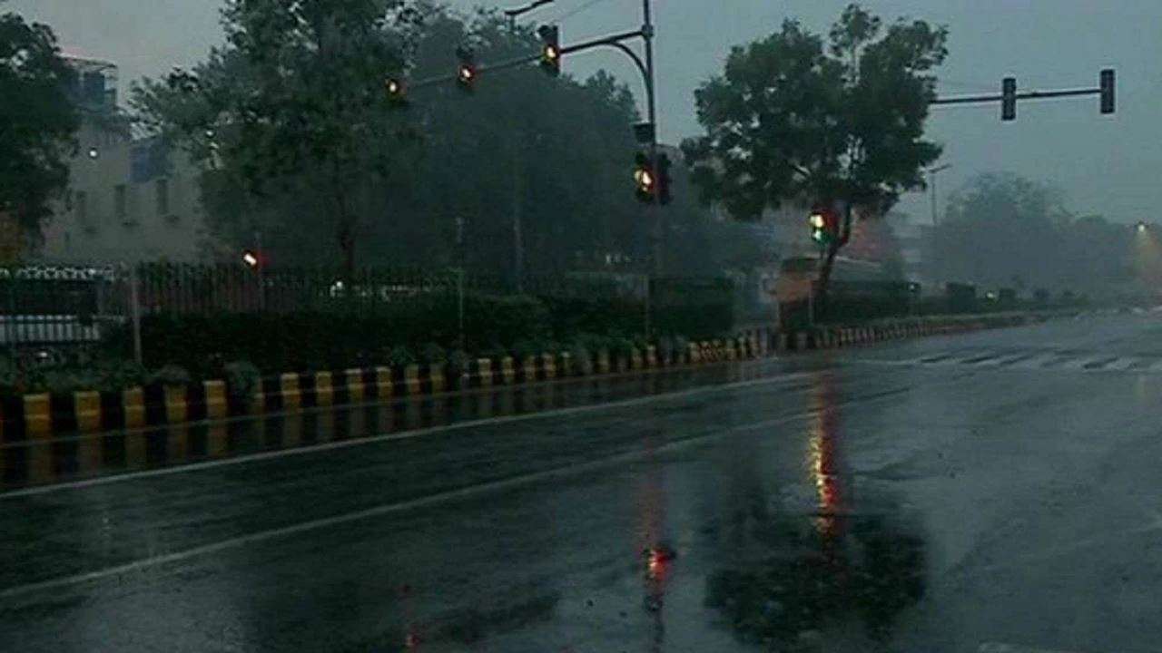 दिल्ली में अगस्त के महीने में 14 वर्ष में सबसे कम बारिश की गई रिकॉर्ड, आइए जानते हैं क्यों इस साल अगस्त के महीने में बारिश हुई कम