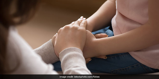 अपने बच्चे को सुनने दें अकेलापन, चिंता और अवसाद वे प्रमुख चिंताएँ हैं जिनके बारे में किशोर शहरी सेट-अप में बात कर रहे हैं