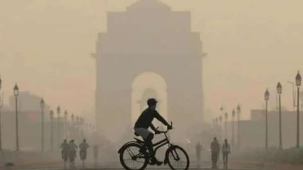 वायु प्रदूषण से बचने बचने के लिए डेली रुटीन में अपनाएं ये 3 योगासन,