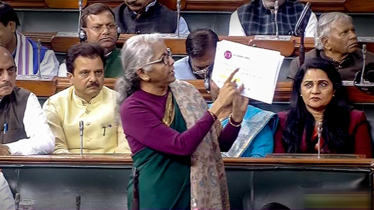 अब ये लोग होंगे टैक्स की बंदिशों से बाहर, वित्तमंत्री इस दिन करेंगी ऐलान