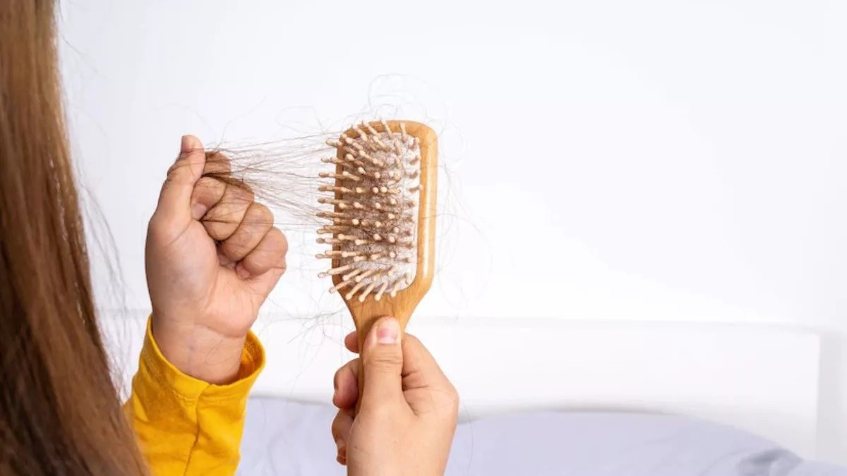 सर्दियों में ऐसे रोकें बालों का झड़ना -Hair Growth Home Remedies
