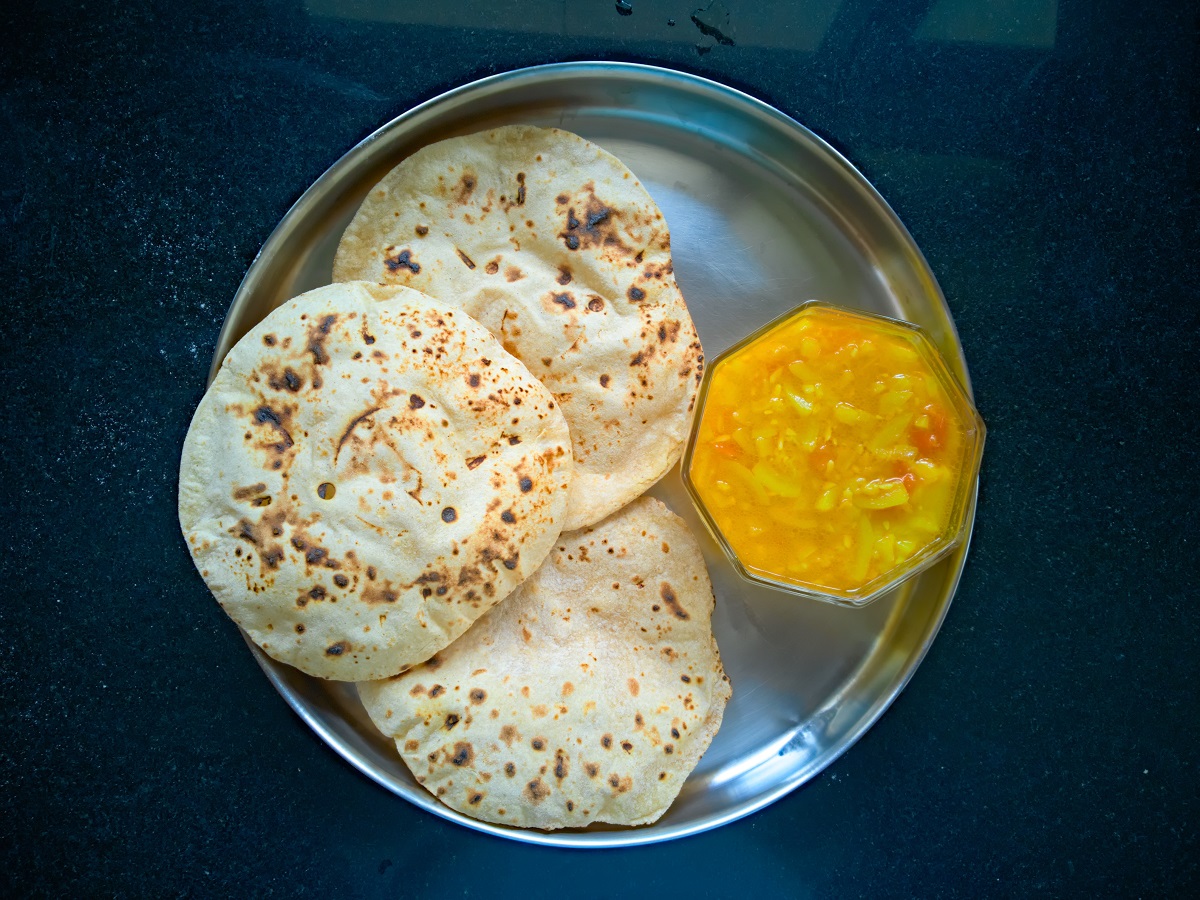 थाली में एक साथ क्यों नहीं रखनी चाहिए तीन रोटियाँ ?