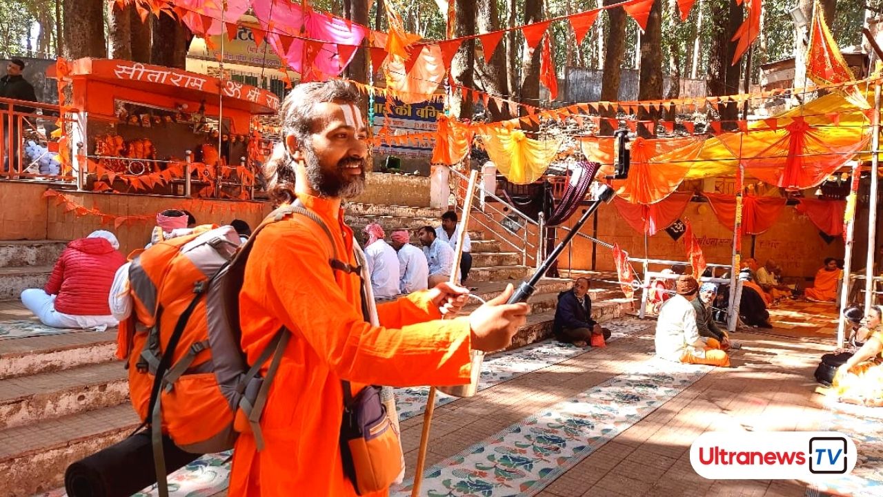 माँ नर्मदा परिक्रमा - संगम घाट मण्डला पहुंचे डिजिटल बाबा