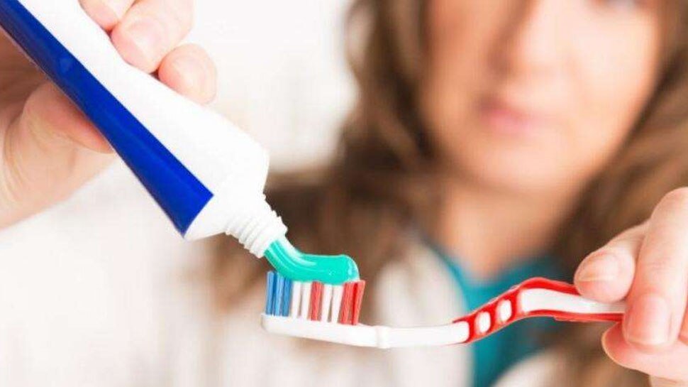 क्या आपके टूथपेस्ट में ये ज़रूरी चीज़ है ? - Toothpaste Check Tips
