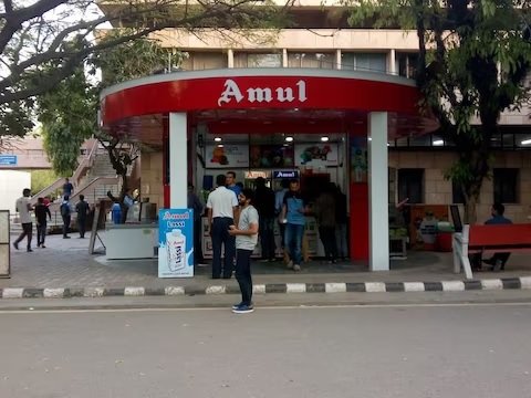 अमूल के साथ बिजनेस कर आप हर महीने कमा सकते हैं लाखों