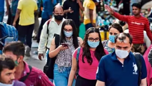 फेस मास्क न बदलने की वजह से परेशानी बनी मुहं की दुर्गन्ध, ऐसे पाएं छुटकारा - Mask Mouth