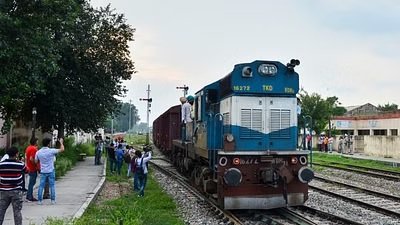 भारत के इस रेलवे स्टेशन पर जाने के लिए लेना पड़ता है वीजा और पासपोर्ट