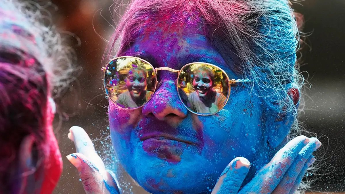 Holi Color Removing Tips : त्वचा से होली के ज़िद्दी रंग छुड़ाने के लिए अपनाएं ये घरेलू नुस्खे