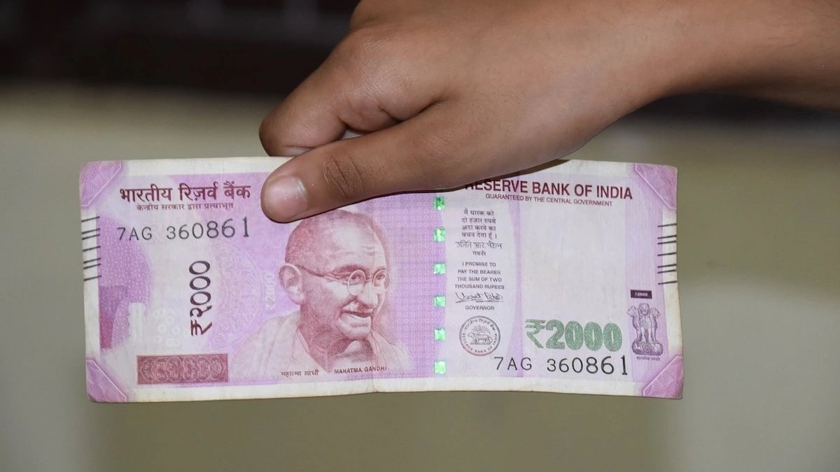 क्यों 2000 के नोट ऐटीएम में उपलब्ध नहीं हैं ? सरकार ने किया स्पष्ट