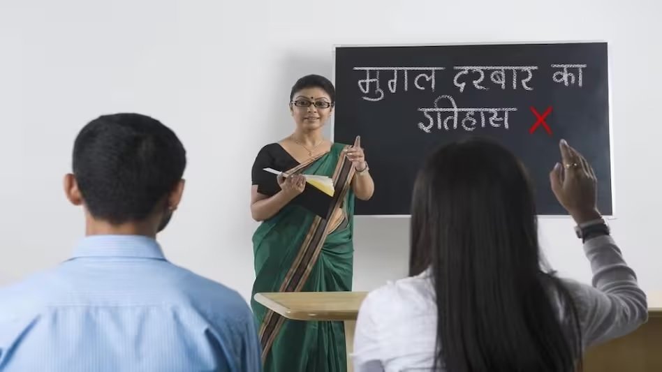 NCERT की किताबों से क्यों हटाए गए मुगलों के चैप्टर ?