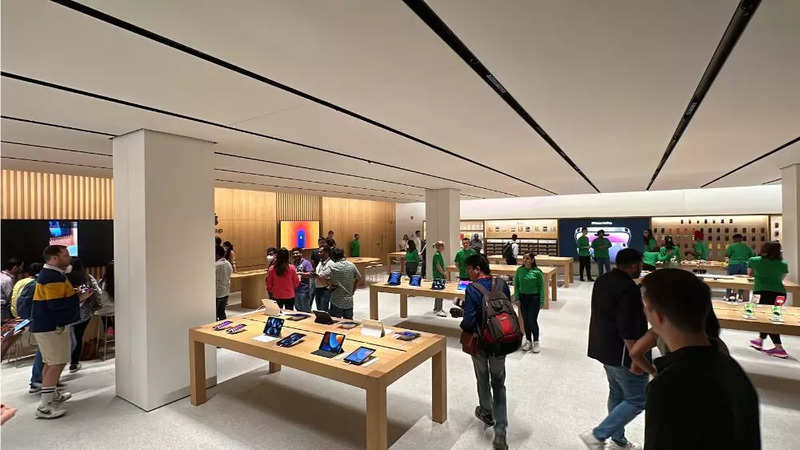 Apple Saket : नई दिल्ली के साकेत में खुला एप्पल का नया स्टोर, जानिए इससे जुड़ी कुछ खास बातें 