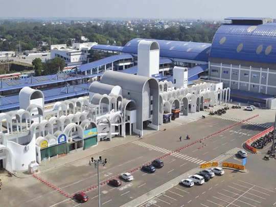 भारत के ये रेलवे स्टेशन किसी शाही महल से नहीं है कम
