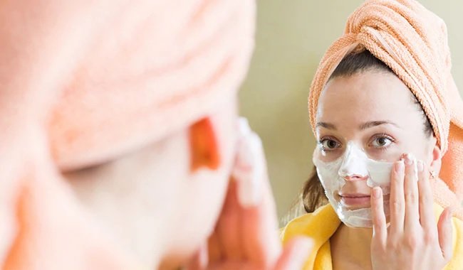 Glowing Skin : 5 चीज़ों को दही में मिलाकर लगाने से चमक उठेगा आपका चेहरा