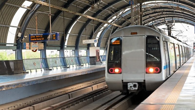 Delhi Metro : क्या मेट्रो में बंद होने वाली है टोकन की सुविधा ?