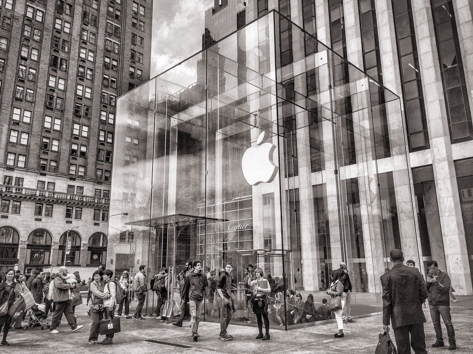भारत में एप्पल स्टोर की बम्पर कमाई - खुल सकते हैं और Apple स्टोर
