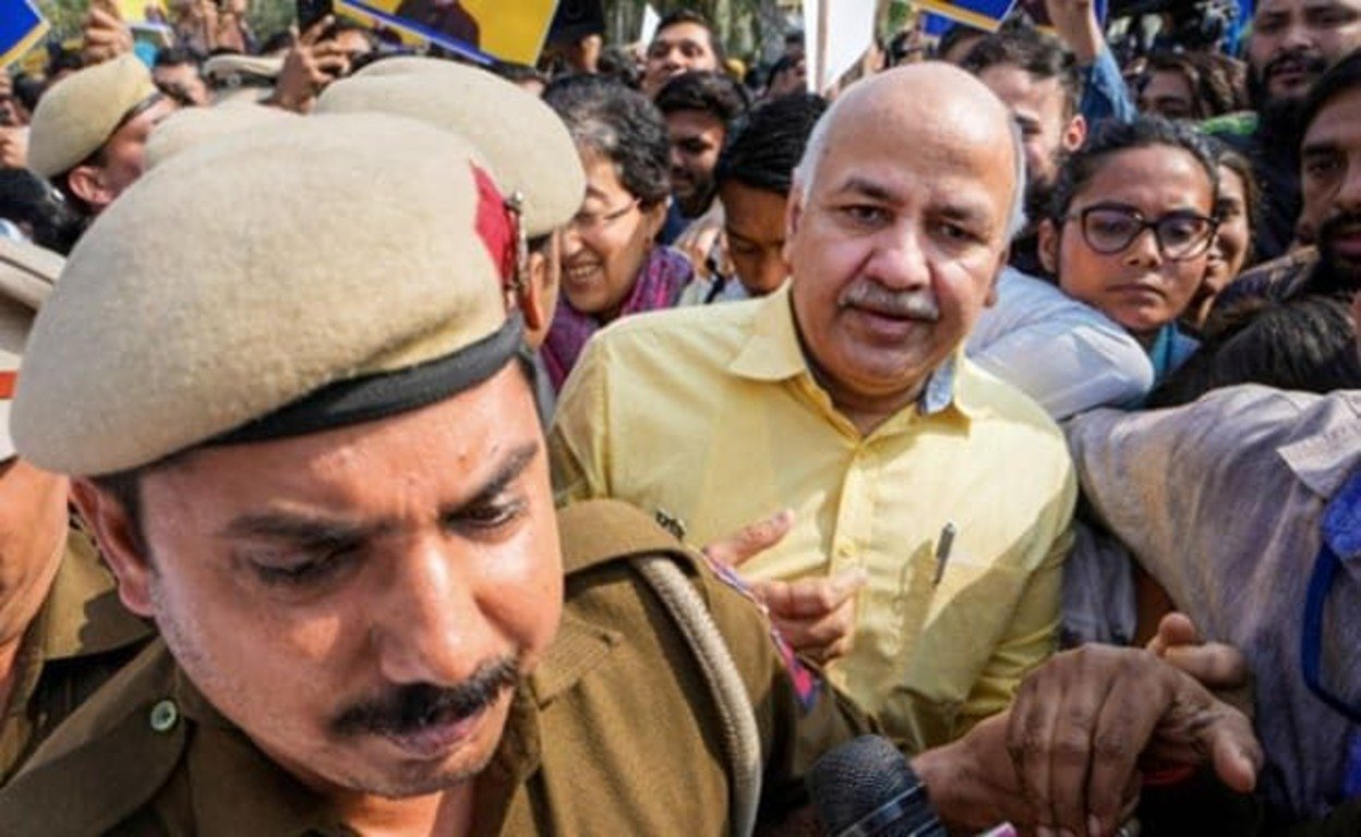 मनीष सिसोदिया 7 घंटे के लिए जेल से बाहर