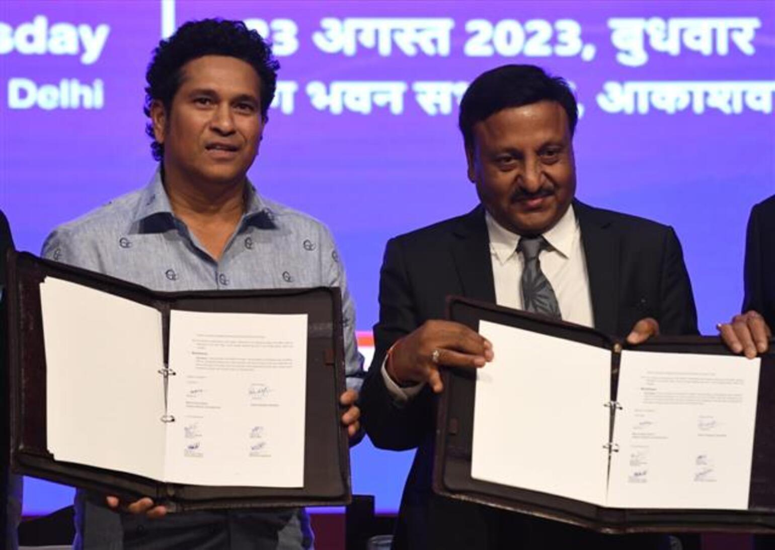 चुनाव आयोग ने सचिन तेंदुलकर को बनाया नेशनल आइकन