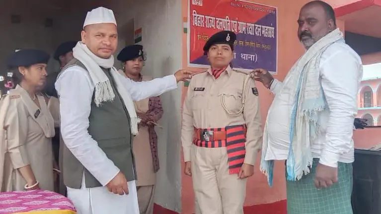 बिहार में फर्जी 'थाना' का खुलासा: पूर्णिया के गाँव में नौकरी के नाम पर ठगी का आरोप