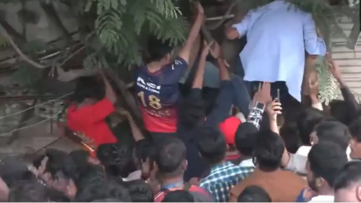 RCB victory parade: IPL जीत का जश्न मातम में बदला, चिन्नास्वामी स्टेडियम के बाहर भगदड़, 7 की मौत