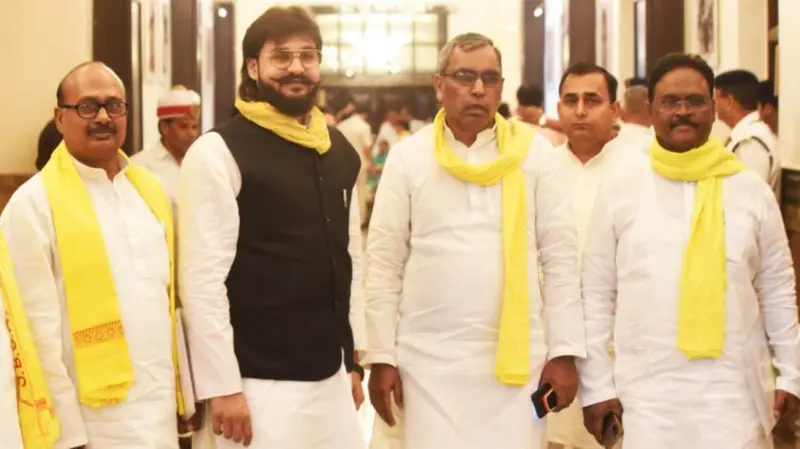 मुख़्तार अंसारी के बेटे को दो साल की सज़ा के बाद उनकी विधायकी पर वकील ने क्या कहा?
