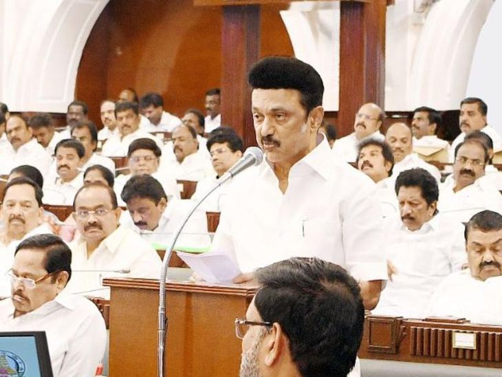 फोटो 18 नवंबर 2023 की है। जब CM एमके स्टालिन ने विधानसभा के विशेष सत्र में 10 बिल पास किए थे।
