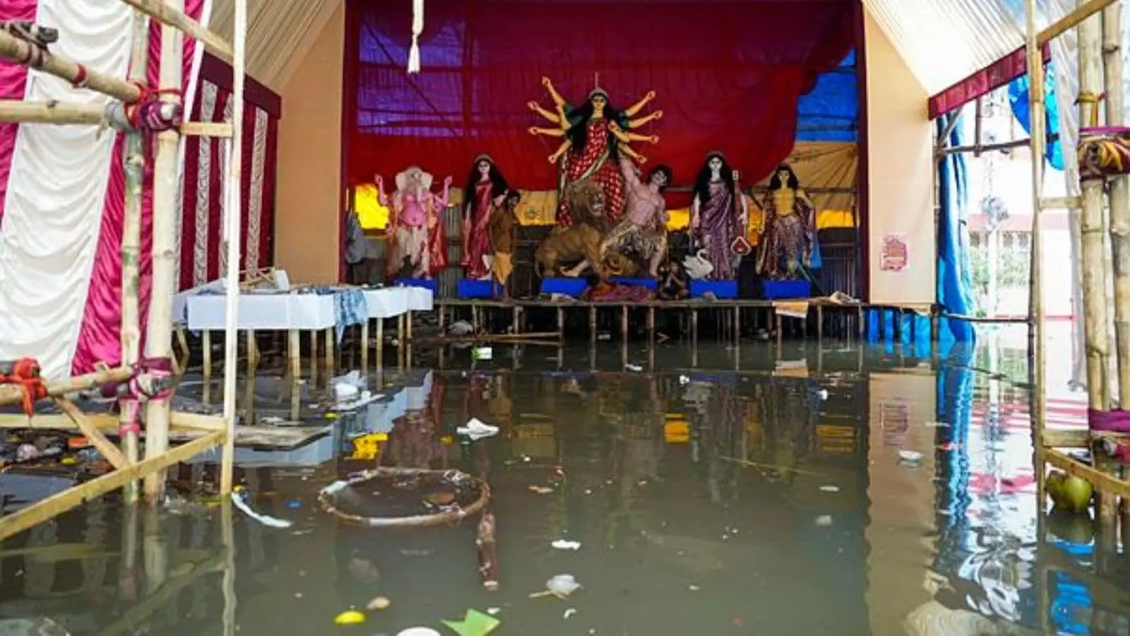 Heavy rains in Kolkata spoil Durga Puja celebrations