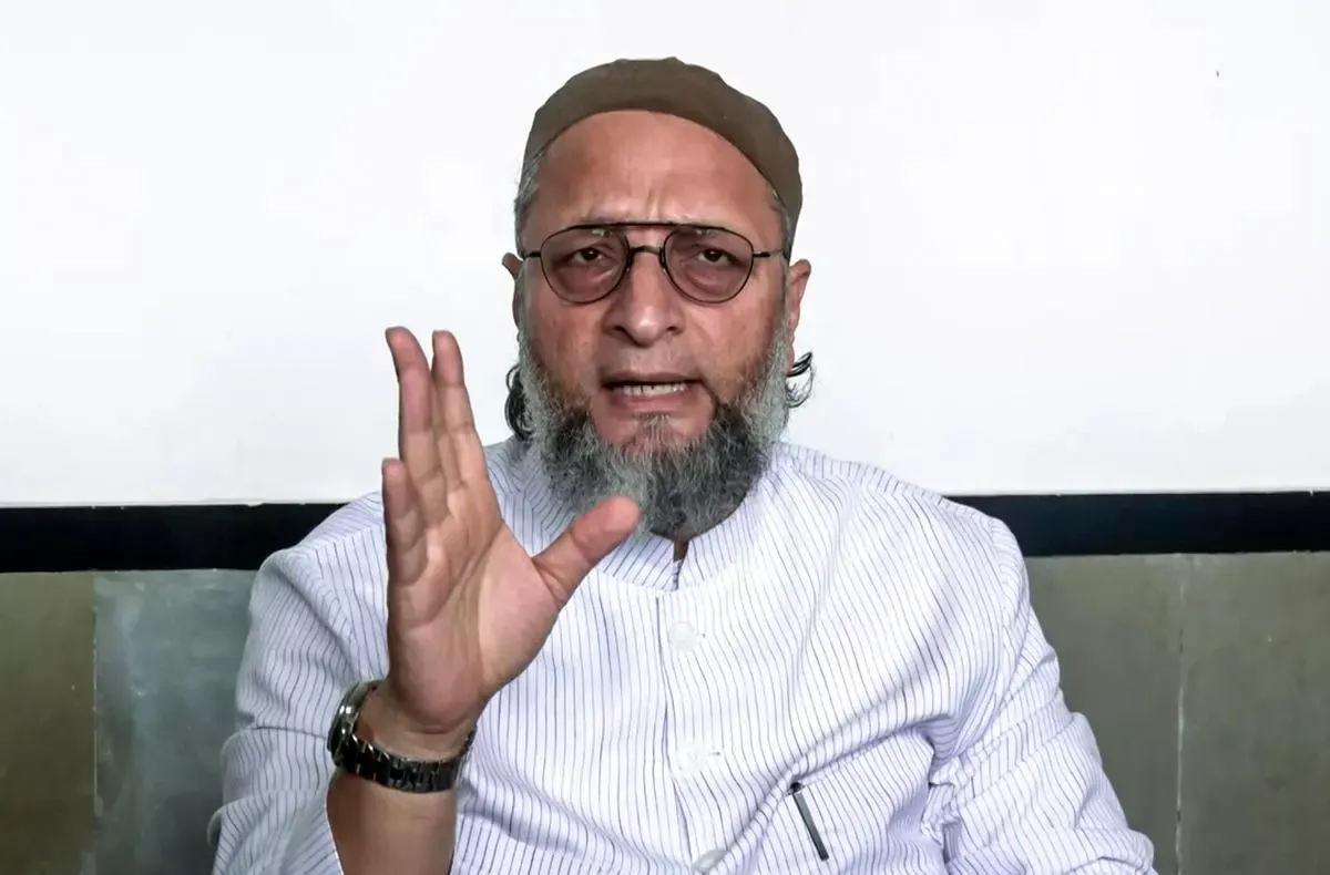 ‘आई लव मोहम्मद’ पोस्टर विवाद पर ओवैसी ने कहा,देश में कानून बना दीजिए, फिर कोई लव की बात नहीं करेगा