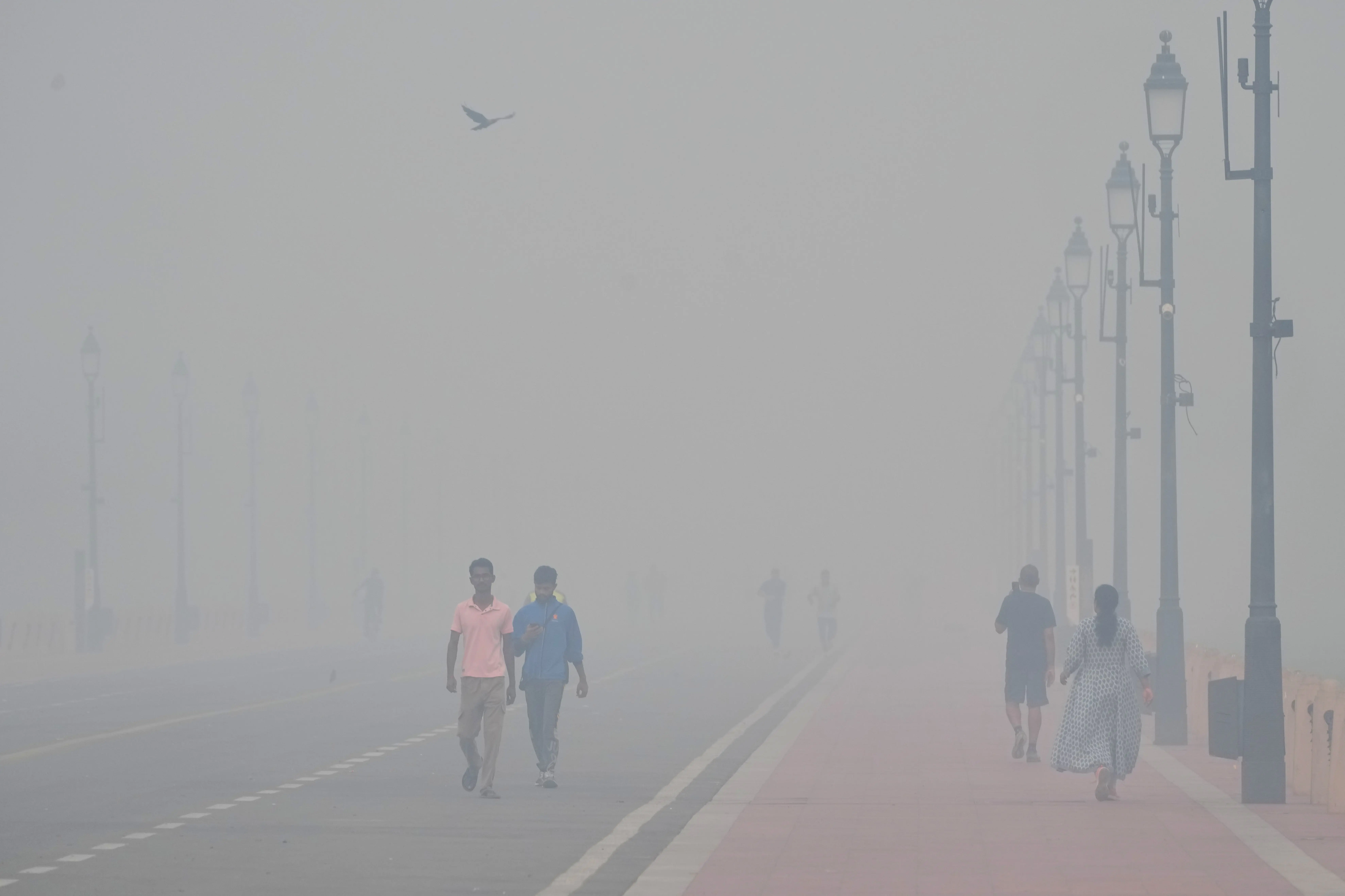 दिल्ली बना गैस चैम्बर, आज भी AQI 400 पार