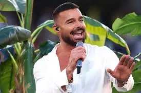 Ricky Martin's Lo Que Le Pasó a Hawaii at the Super Bowl became the night’s highlight
