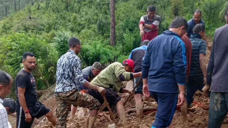 उत्तराखंड के रुद्रप्रयाग और चमोली में भूस्खलन, आठ लोग मलबे में दबे