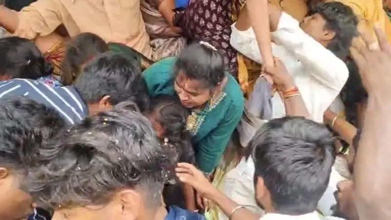 आंध्र प्रदेश: वेंकटेश्वर मंदिर में भगदड़ मचने से नौ श्रद्धालुओं की मौत, चंद्रबाबू नायडू ने जताया शोक