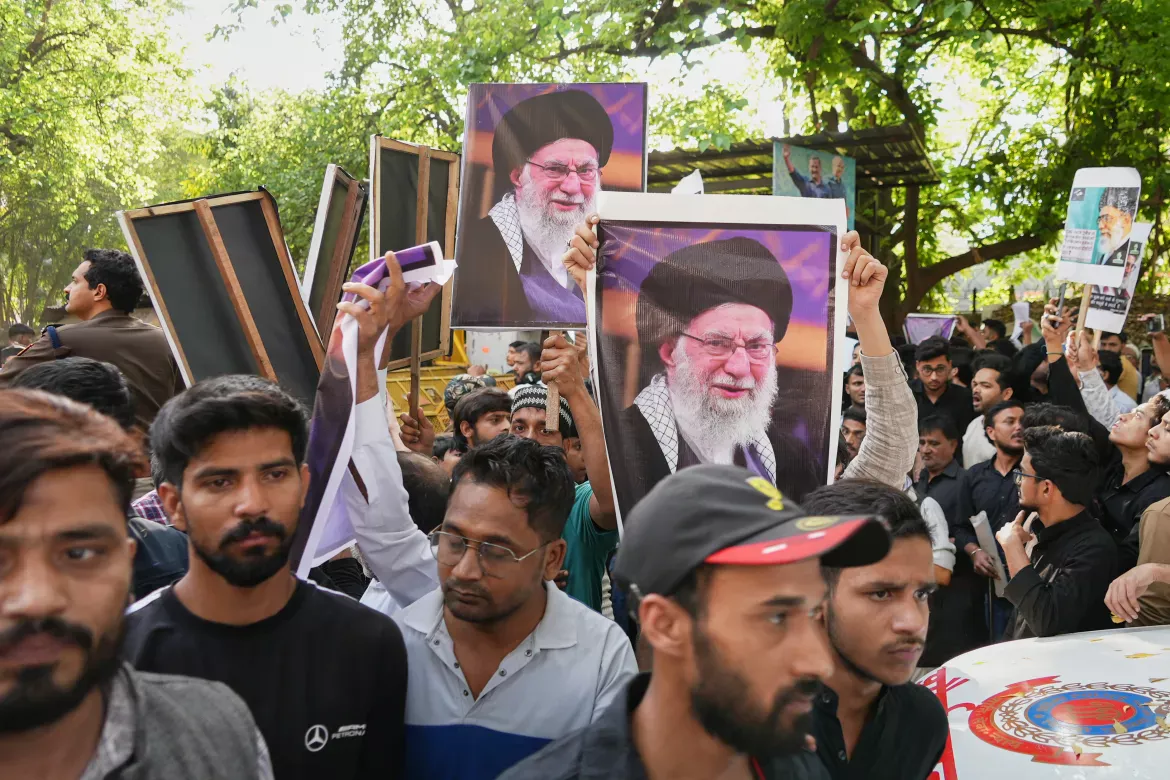 Massive protests in India following Iran's leader Khomeini's assassination