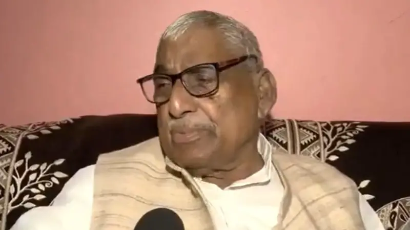 'अपनी कमियाँ छिपा रही है सरकार'- विपक्षी नेता माता प्रसाद पांडे बोले