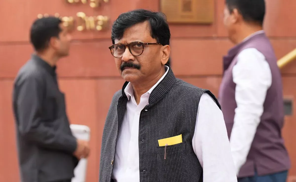 'तीन भाषा फॉर्मूला' पर पीछे हटी महाराष्ट्र सरकार, संजय राउत ने उद्धव ठाकरे पर लगे आरोपों पर दी सफाई