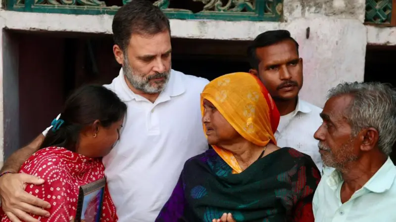 राहुल गांधी ने हरिओम वाल्मीकि के परिवार से की मुलाक़ात, सरकार पर लगाया ये आरोप