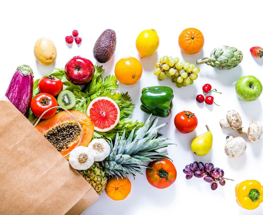 Eat fresh fruits and vegetables मौसम परिवर्तन से होने वाली बीमारियों से बचने के लिए उपयोगी सुझाव